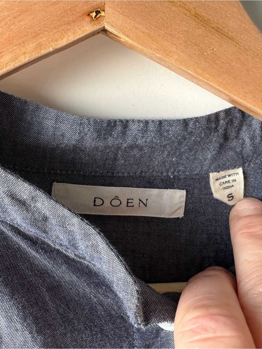 Doen Slate Gray Button-Front Balloon Sleeve Blouse - Picture 2 of 7